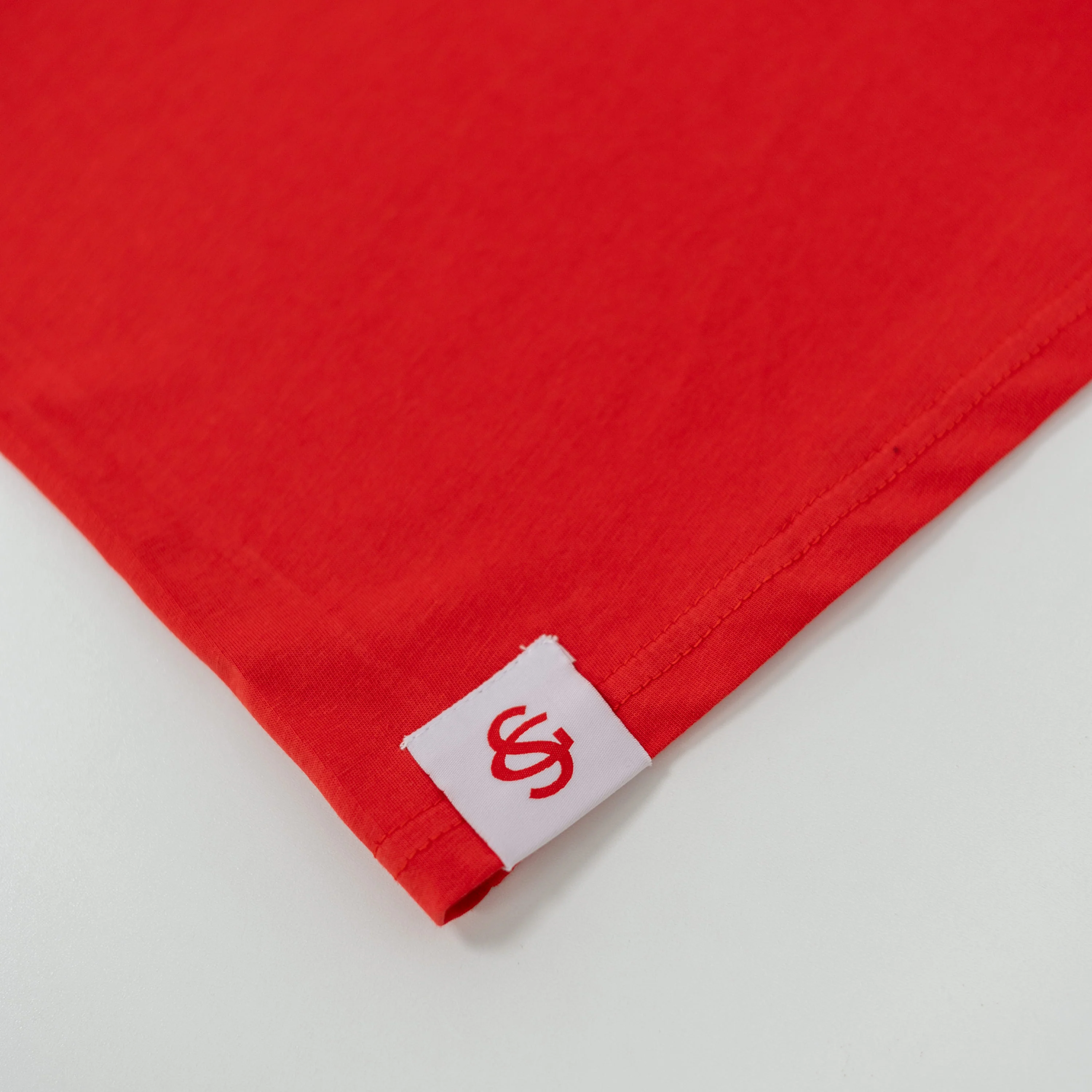 CAMISETA ROJA ESCUDO ENGOMADO NIÑO - Image 3